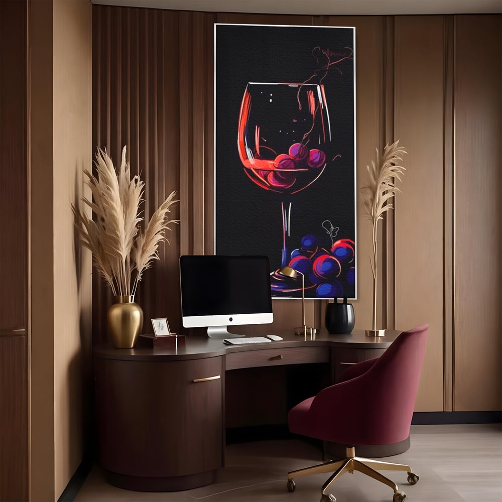 Tablou canvas cu tablou canvas cu pahar de vin si struguri, in rama de aluminiu argintiu, pe perete intr-un birou